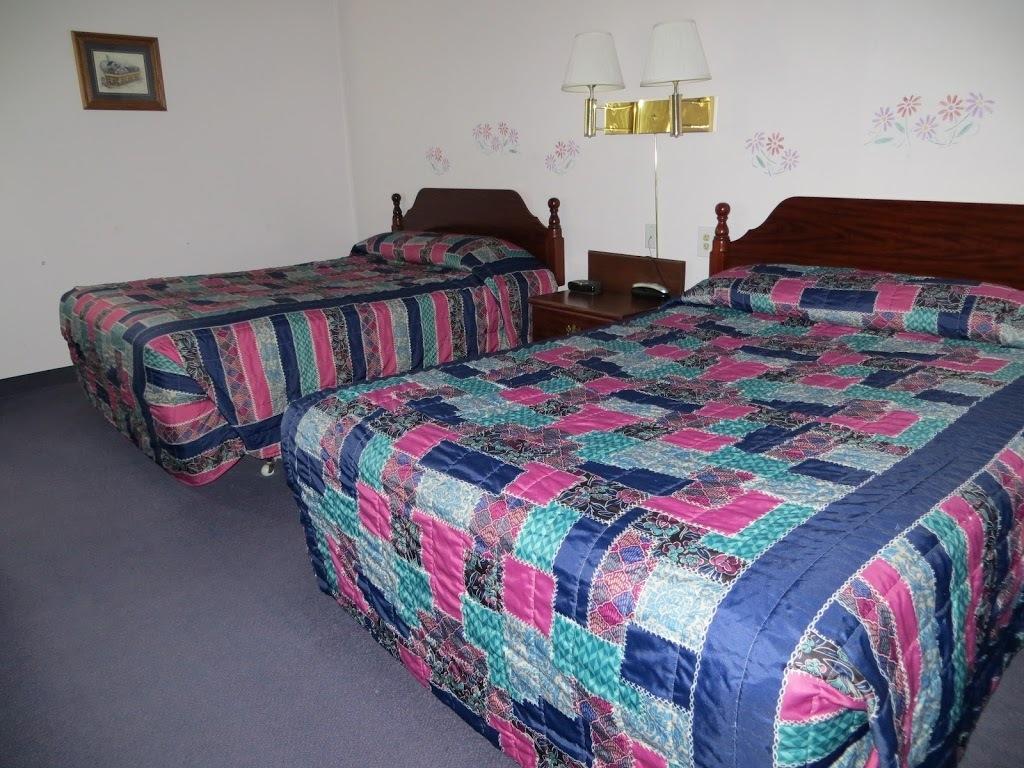The Bluffs Inn & Suites Decorah Room photo