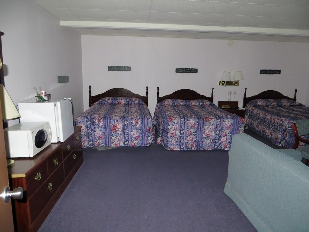 The Bluffs Inn & Suites Decorah Room photo